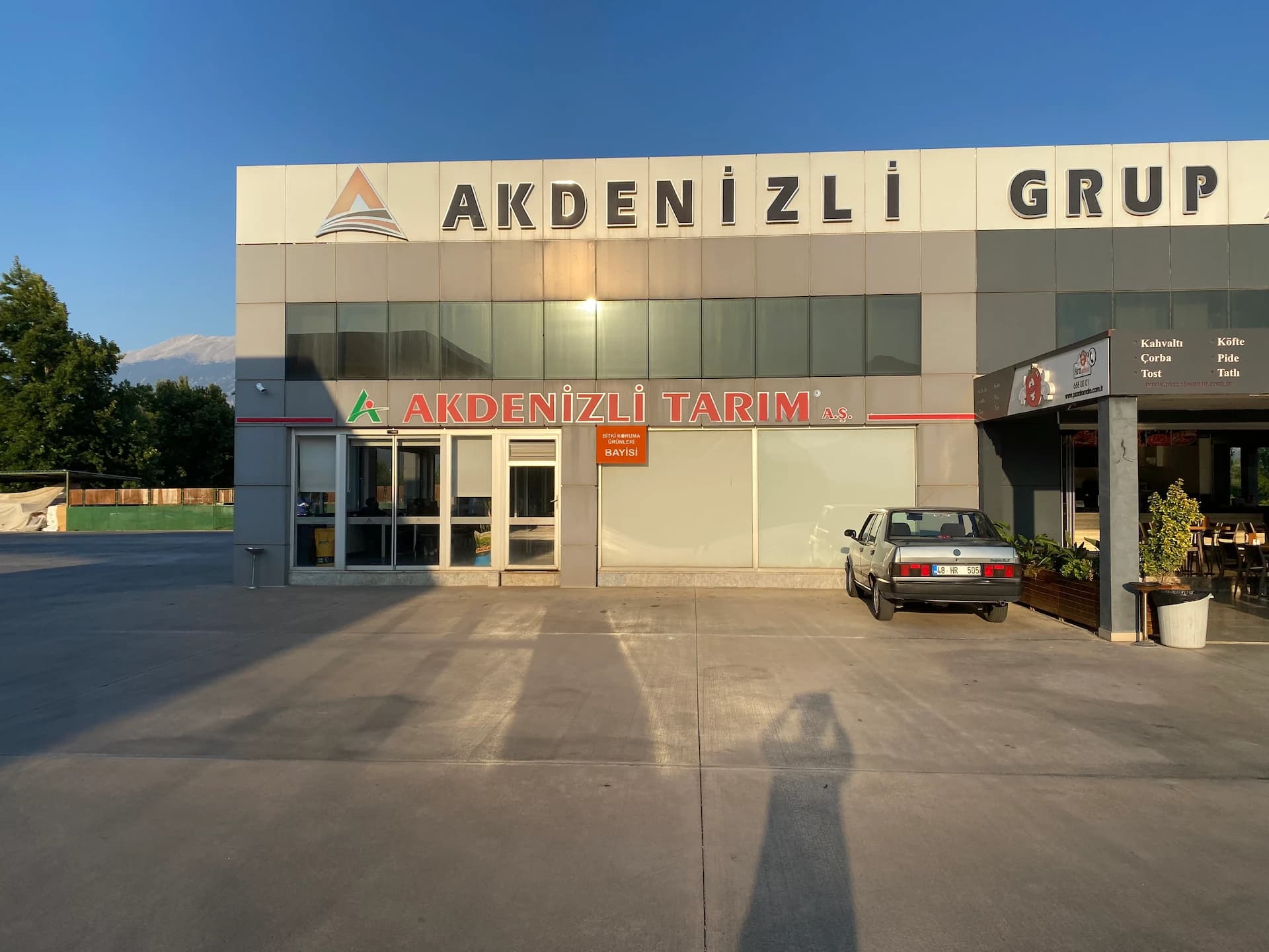 Akdenizli Tarım tesisinin dış cephesi